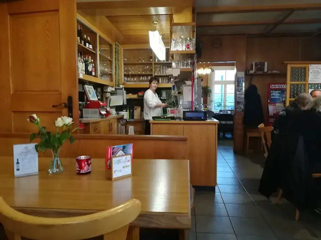 L. Ferrari_Bahnhof_Signau_review