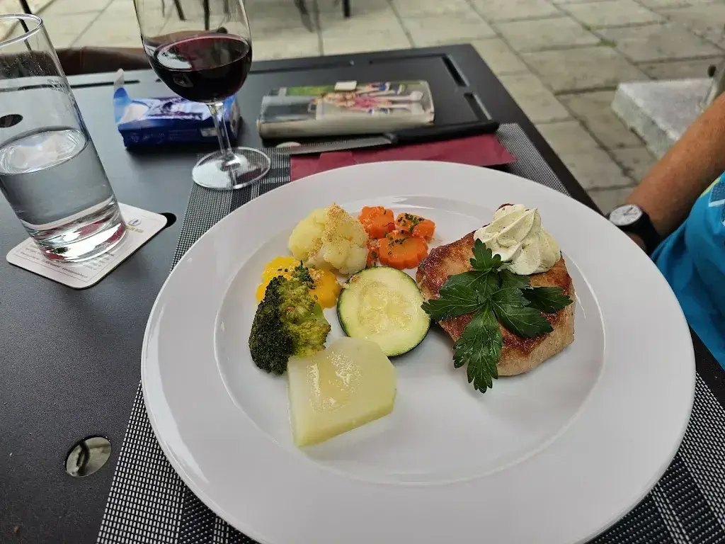 Emmenegger Thomas_Café Restaurant Töpferei_Trubschachen_review