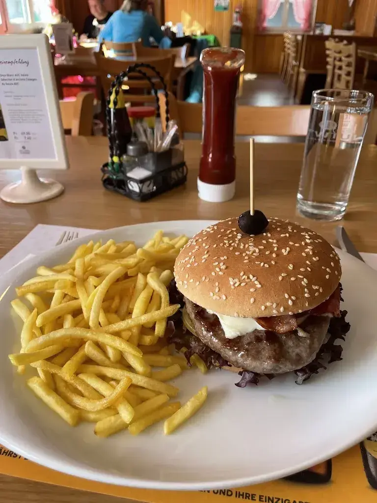 Owais Intesar_Alpenrösli_Sörenberg_review