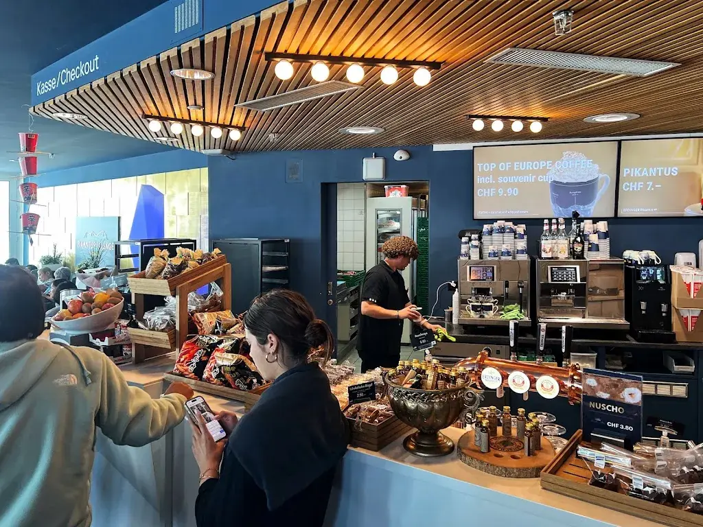 Kero Chan_Pikantus Lounge by Erdinger_Jungfraujoch_review