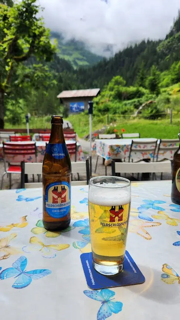 Laura Jennewein_Berggasthaus Trachsellauenen_Stechelberg_avis