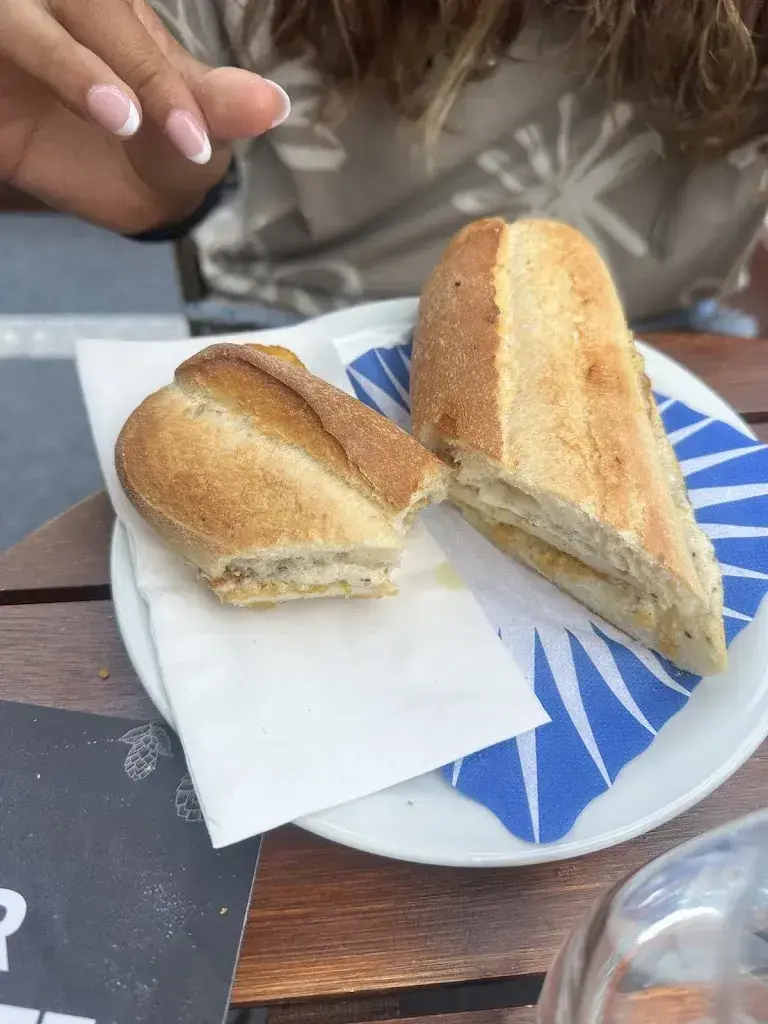 Kim Epple_Crystal Bar_Wengen BE_avis