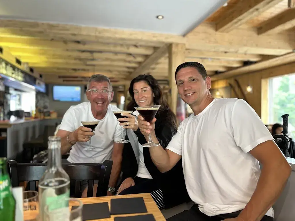 Gary T_Crystal Bar_Wengen BE_avis