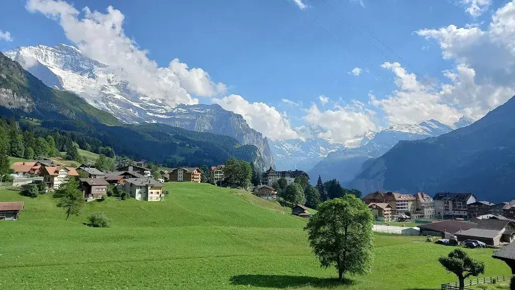 Lynne Booth_Berghaus_Wengen BE_avis