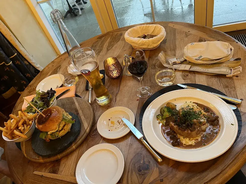 Laura Hernandez_Jack's Brasserie_Wengen BE_recensione