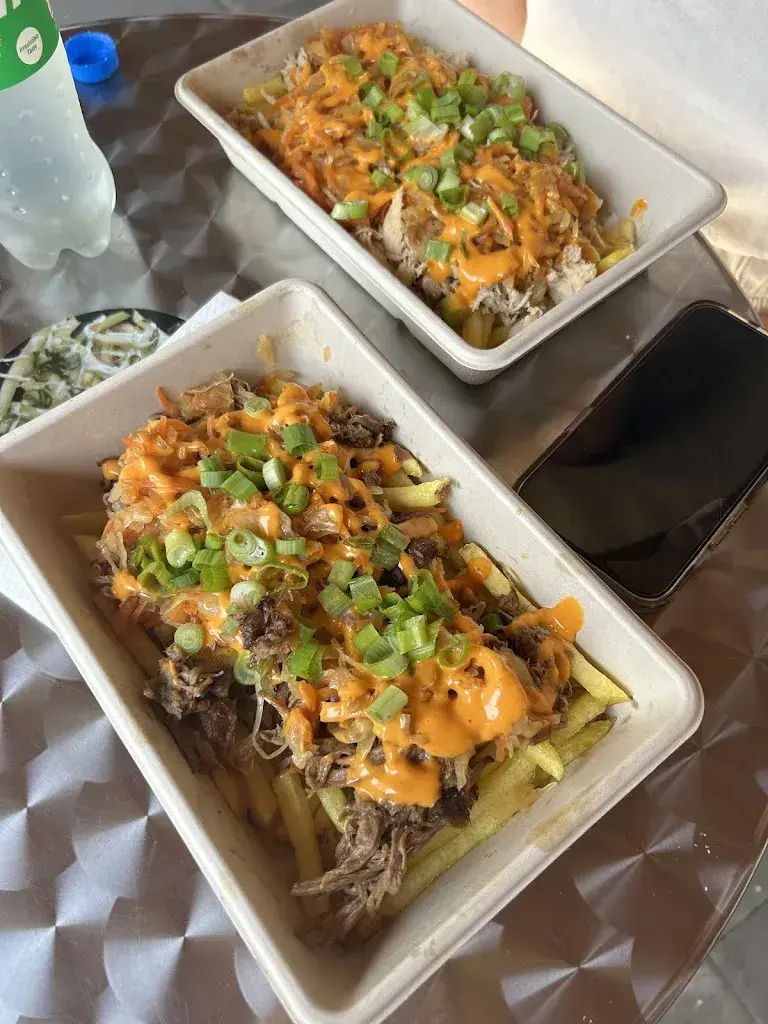 Bradley Artist_Smash Huus_Lauterbrunnen_avis