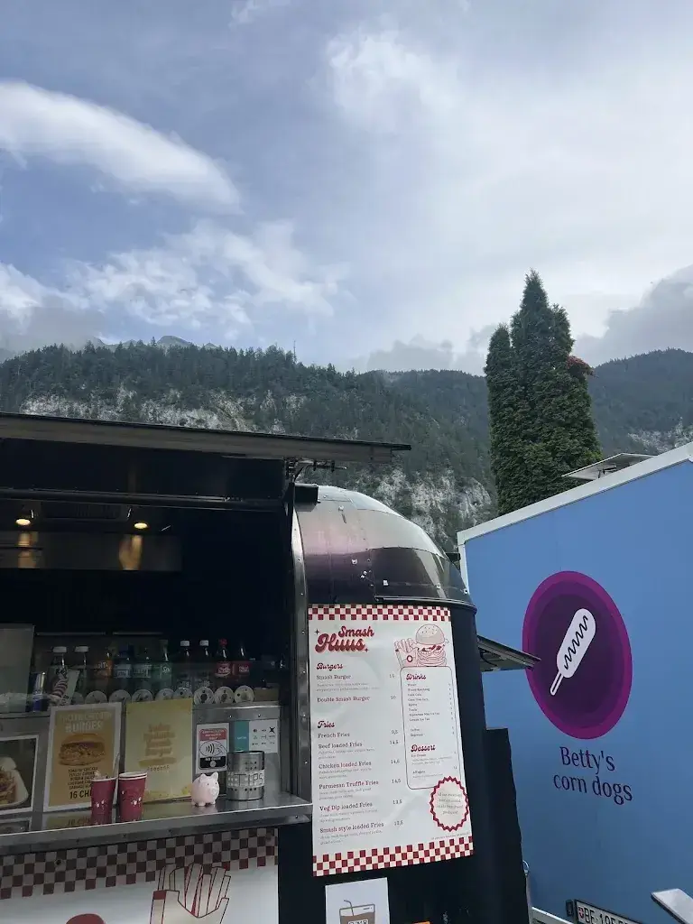 Nargiza Saidova_Smash Huus_Lauterbrunnen_avis