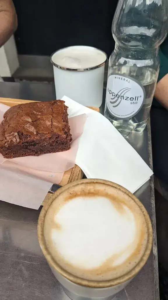 Claire B_Airtime Cafe Bakery_Lauterbrunnen_review