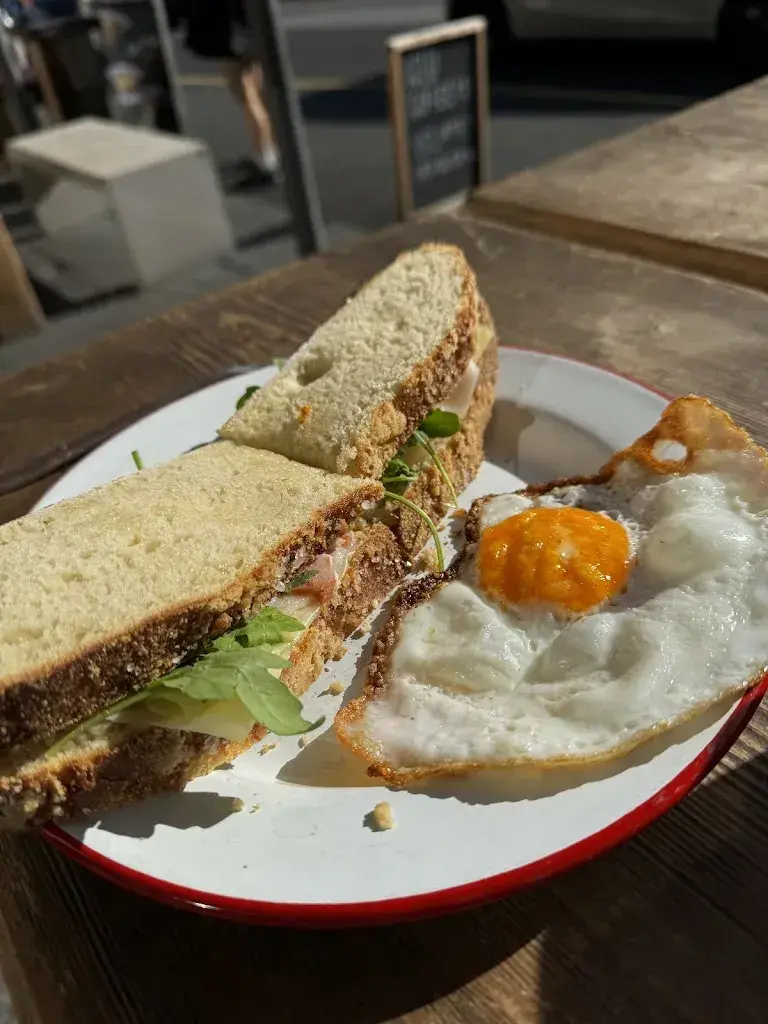 Mona Sanders_Airtime Cafe Bakery_Lauterbrunnen_review
