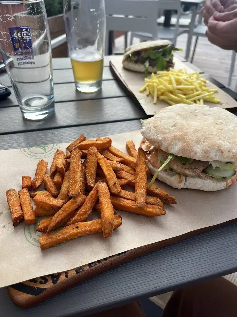 Sara Griffin_River Lounge_Lauterbrunnen_avis