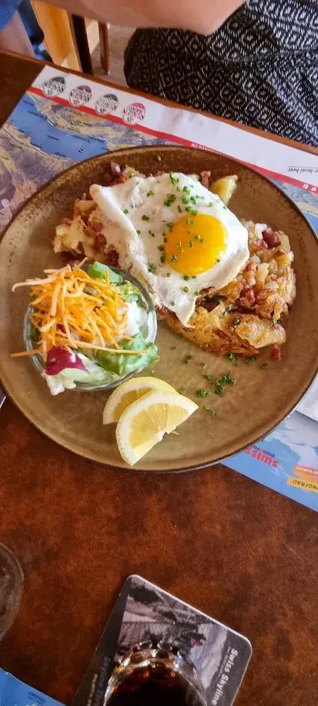 Michał Styczeń_Gasthof zum Becher_Niederried bei Interlaken_avis