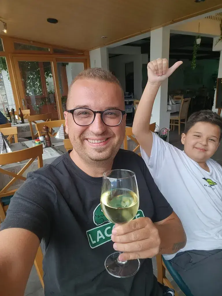 sezgin gündüz_Rossli Bar & Restaurant_Oberried am Brienzersee_avis