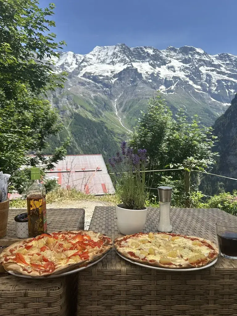 snehal shukla_Mountain Hostel Gimmelwald_Lauterbrunnen_review