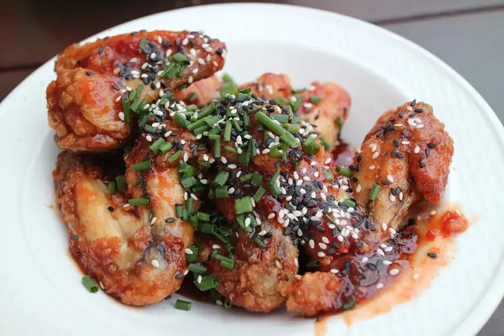 Shane_Balmers Backyard_Matten bei Interlaken_avis