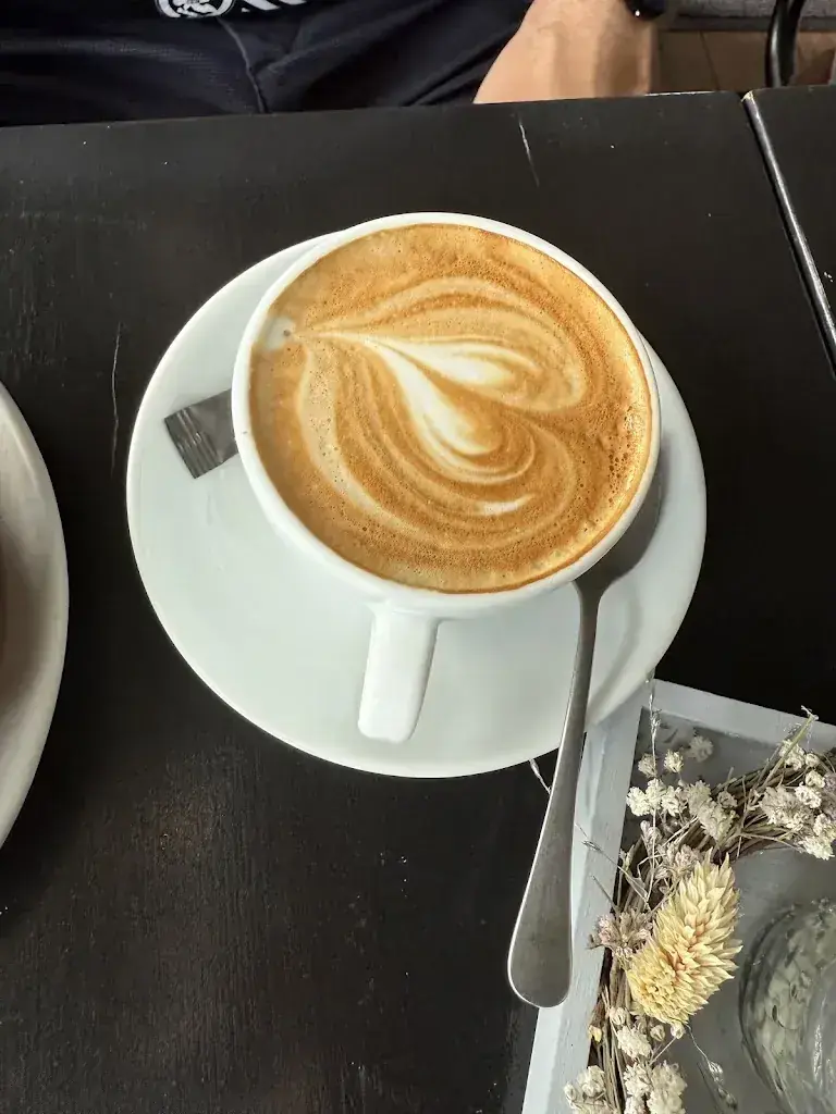 Viktoria R_Spatz - espresso & wine bar_Unterseen_review