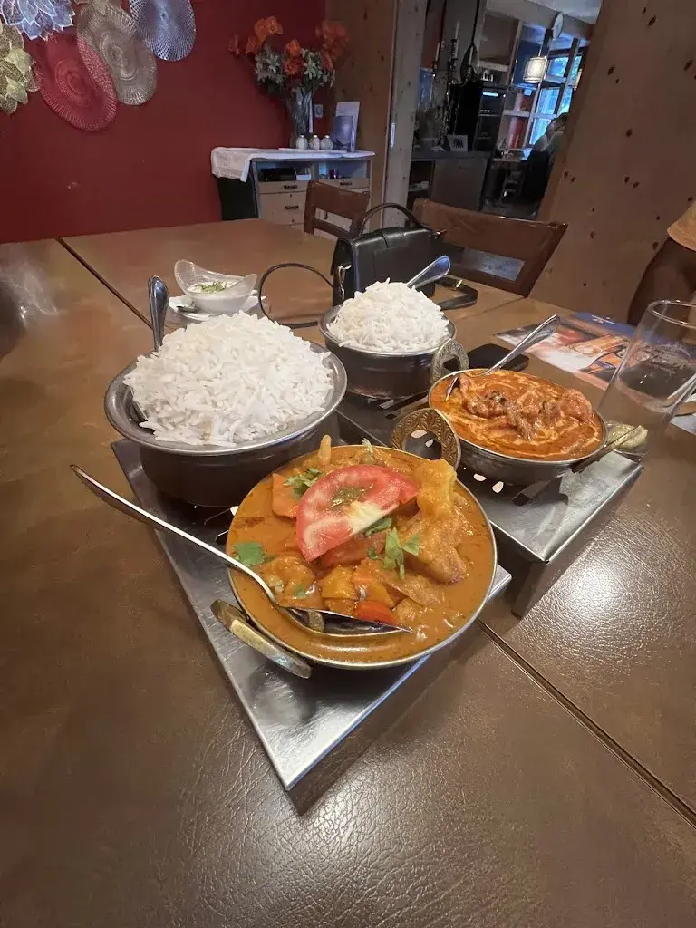 Maxime Jakarajah_Corner O` Hotties_Steffisburg_review