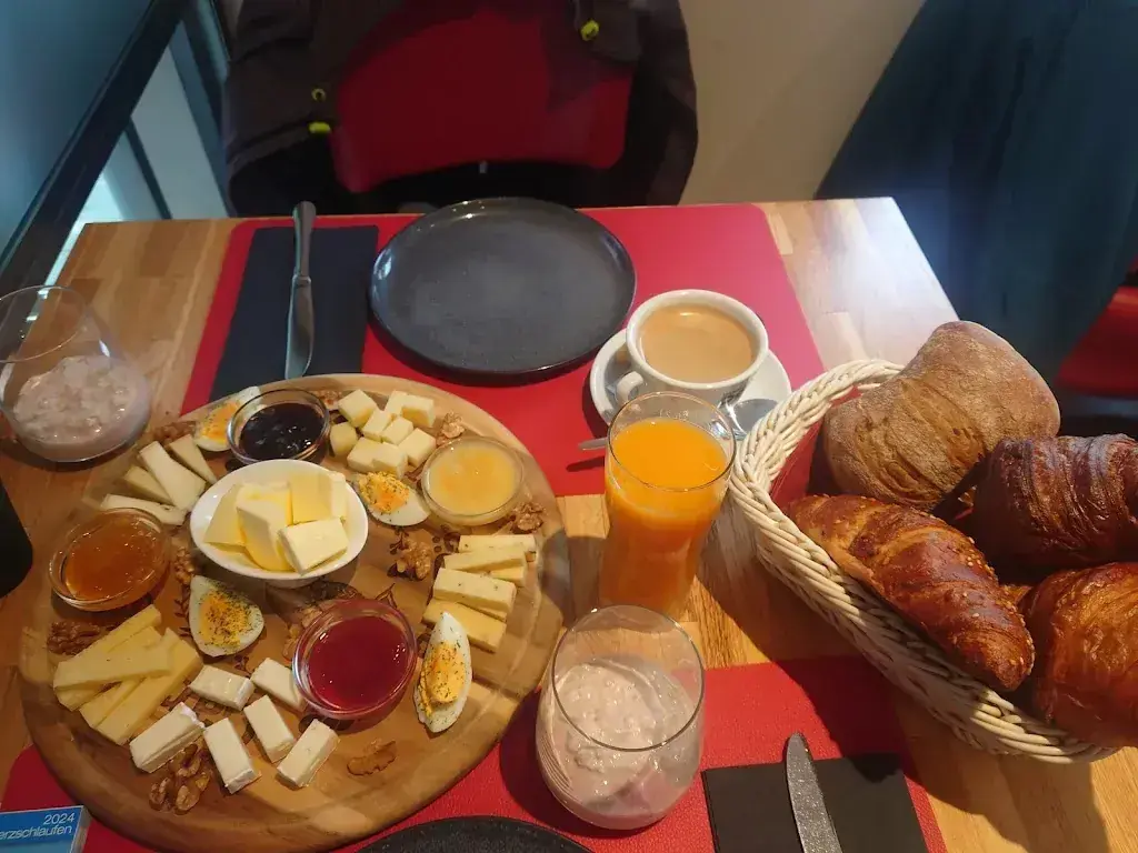 B _Carine's Café am Bärenplatz_Laupen_review