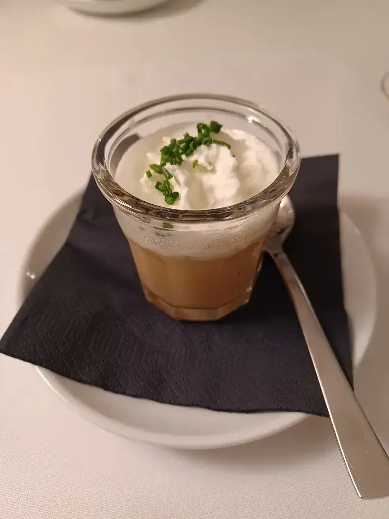 Catherine Bourget_Phil‘s Schwanen_Kriechenwil_avis