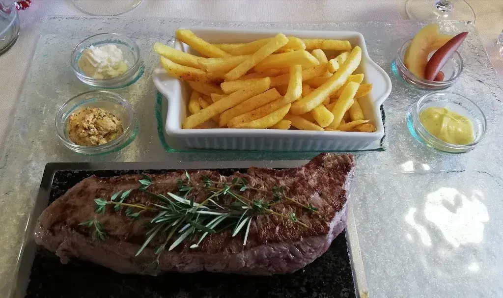 Nathalie Balmer_Phil‘s Schwanen_Kriechenwil_avis