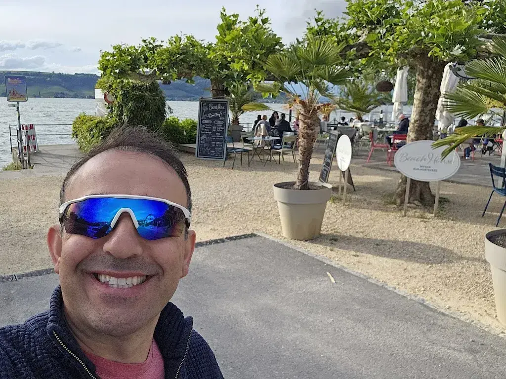 Ojan Azizi_Beach House_Muntelier_Bewertung