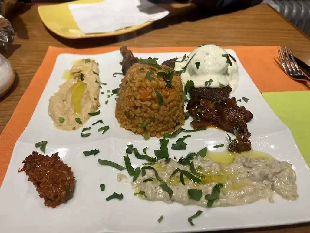 Anna Lee_Mannan's_Bern_review