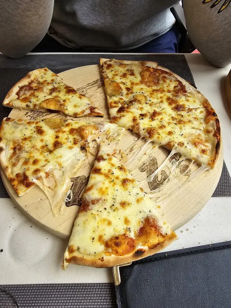 Menu_Restaurant Pizzeria Post_Zweisimmen_immagine_6