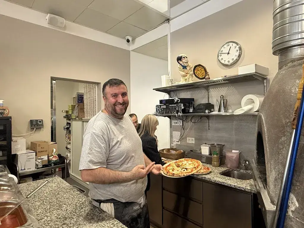 Claudio Benedetti_Pizzeria & Café Dorfplatz_Neuenegg_avis