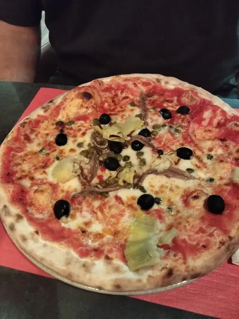 Michèle Wider_Pizzeria & Café Dorfplatz_Neuenegg_avis