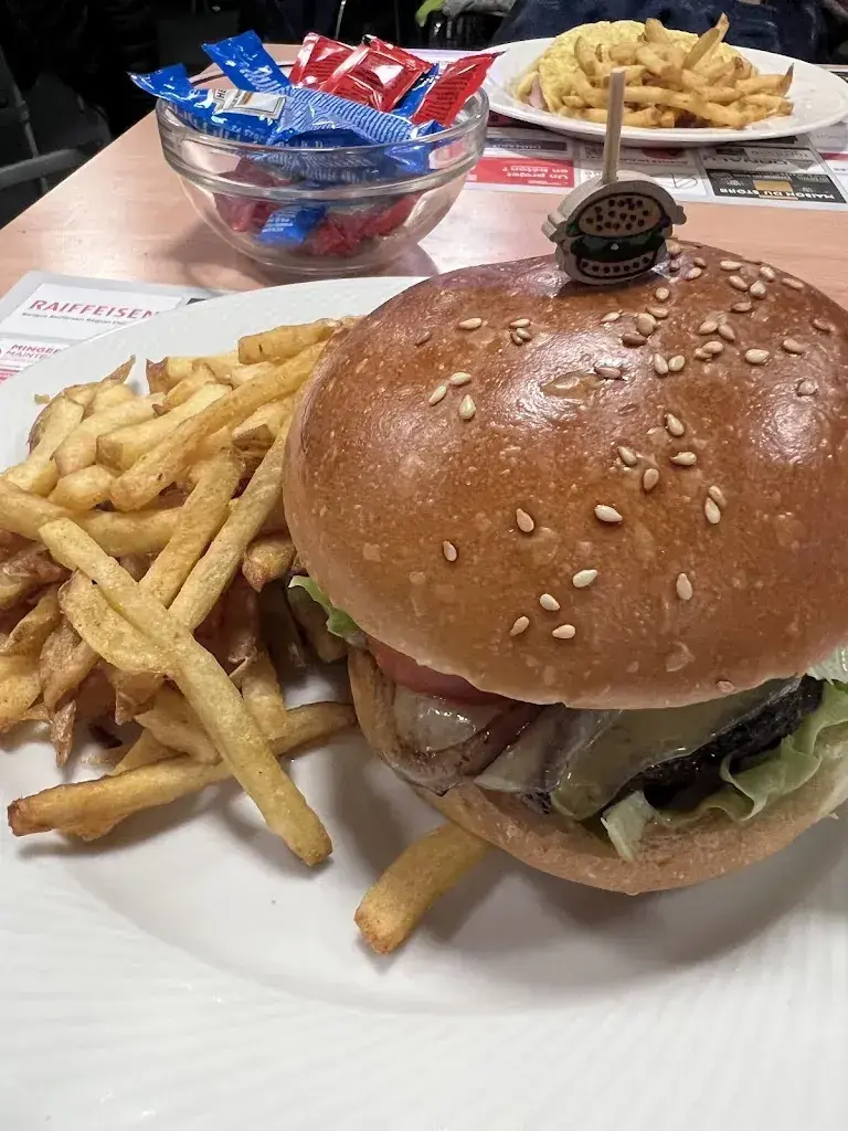 Joshua Drewlow_Bistr'Hockey (restaurant de la patinoire)_Delémont_review