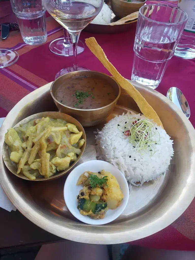 Cara Goodman_Pokhara Nepali Kitchen und Take Away_Bern_avis