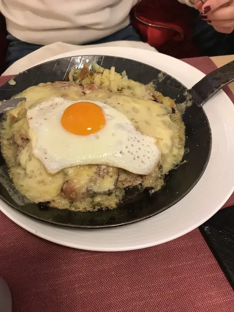 Alexander Hauptmann_Seehof Fondue Stübli_Davos_avis