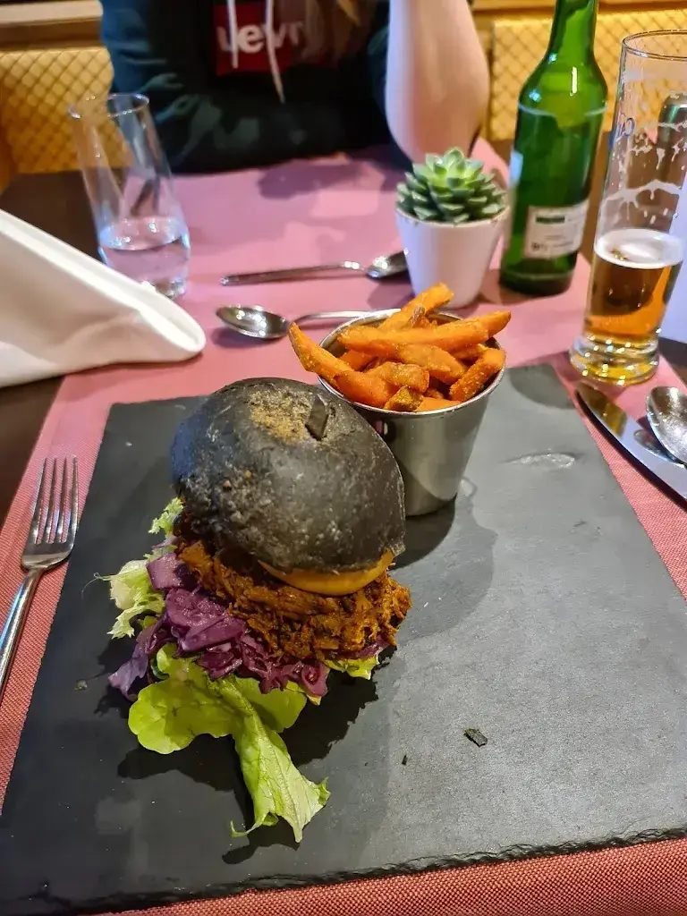 Zakaria Ait Moussa_Seehof Fondue Stübli_Davos_avis