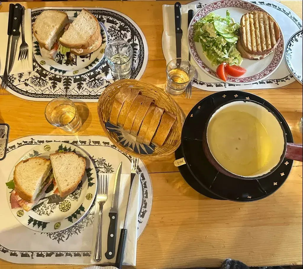 Jessica Mirkin_Le Chalet (restaurant et fromagerie de démonstration)_Château-d’Œx_review