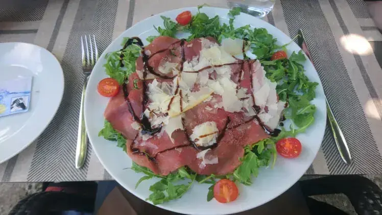 Anthony O'Connell-Gros_Café des Alpes_Château-d’Œx_Bewertung