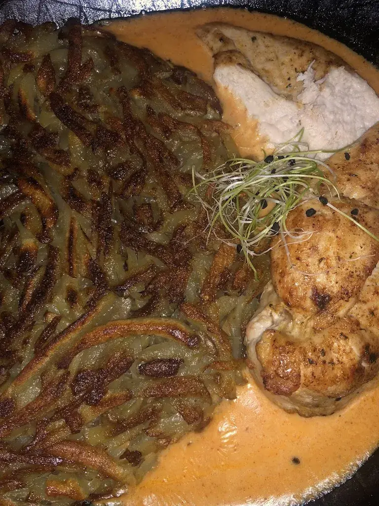 Dominique 'Nikki' Reyes_Härdöpfu-Huus_Solothurn_review