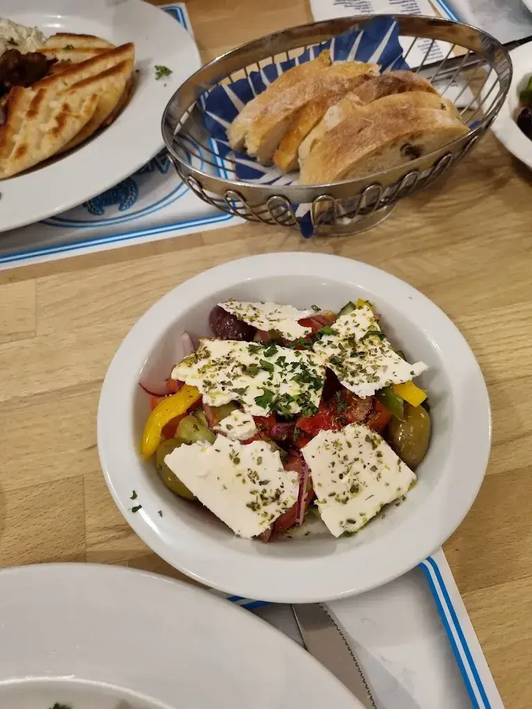 Liset B. Armas Aguila_Akropolis Greek Restaurant_Solothurn_avis