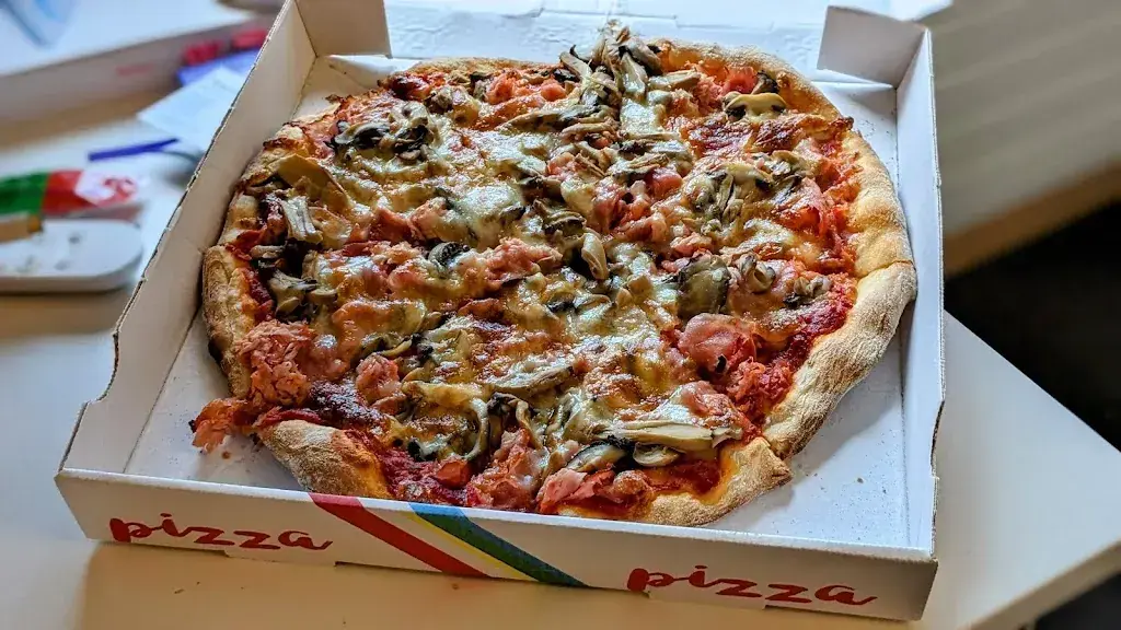 Menu_Pizz House Pagan de Pereira Julia Jeset_La Neuveville_image_5