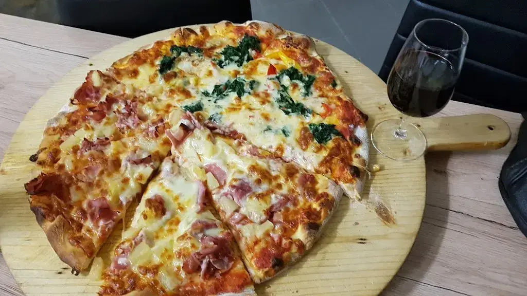 Menu_Pizz House Pagan de Pereira Julia Jeset_La Neuveville_image_7