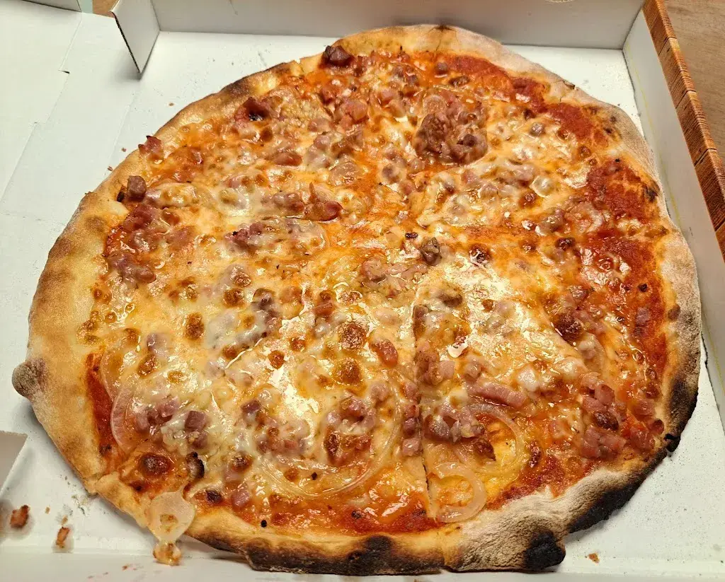 Pizz House Pagan de Pereira Julia Jeset_La Neuveville_slider_image_2