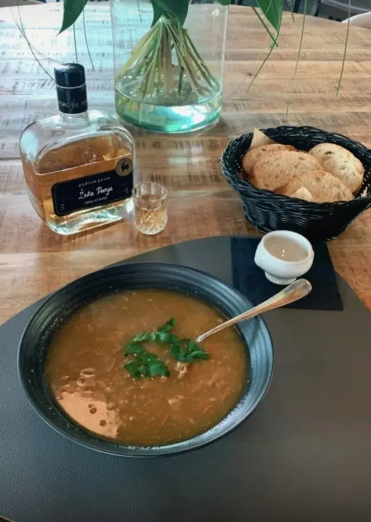 Dejan Jevtic_Sauvage Café & Bistro_Aegerten_review