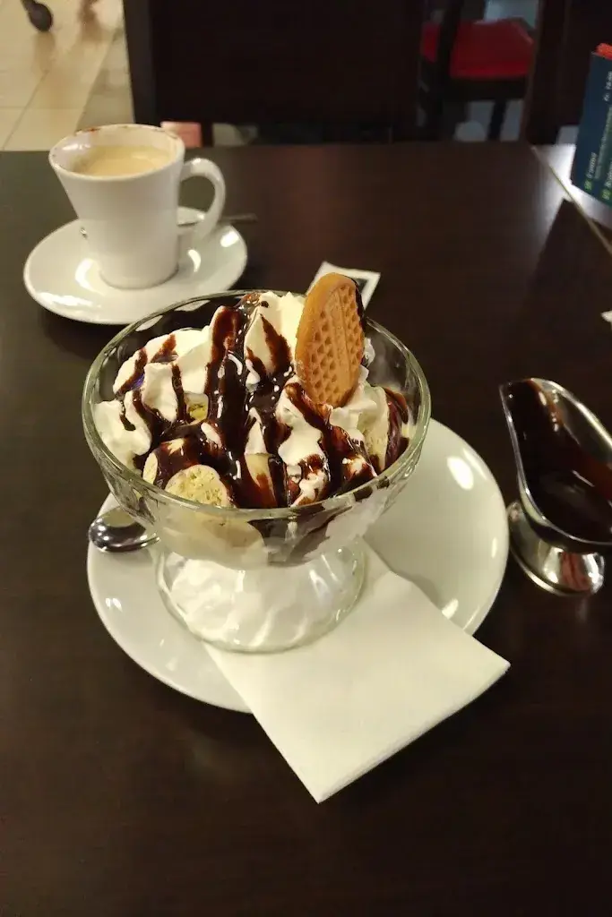 Eddie's Cafe Restaurant & Bar_Brügg_slider_image_2