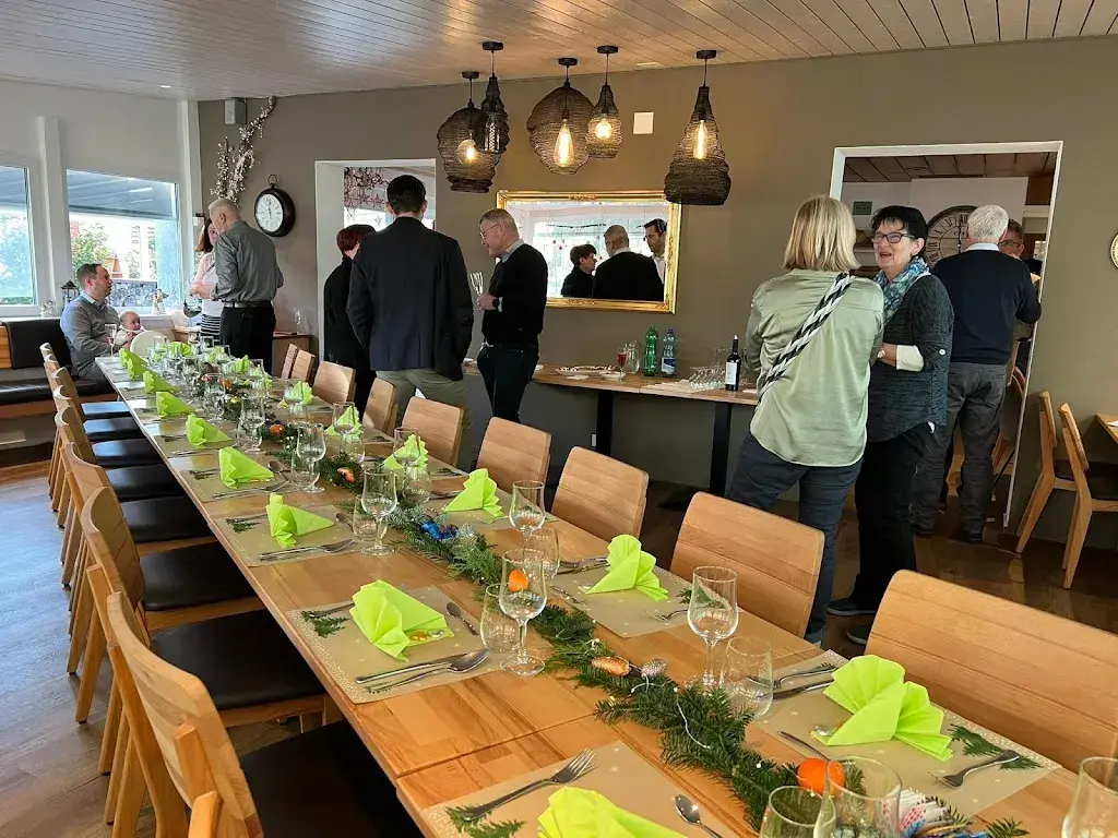 Charles Wolff_Kaffee Zentrum_Wolfwil_avis