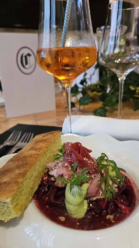 Max Hugentobler_Commerce_Aarberg_review