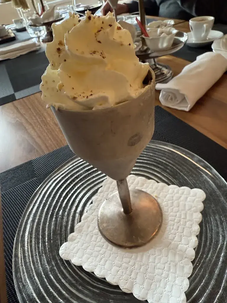 Markus Friedli_Commerce_Aarberg_review