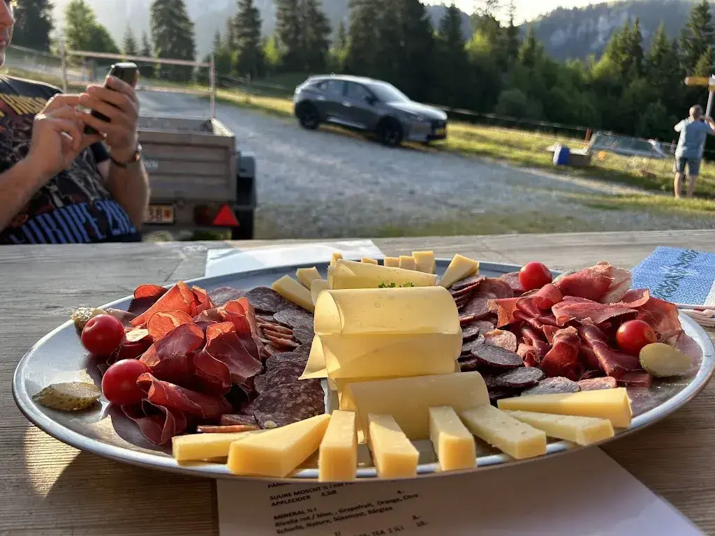 Bergrestaurant Sennhütte Menigwald restaurant in Diemtigen