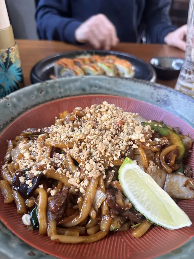 Tara Bader_chops. l sushi & more_Thun_review