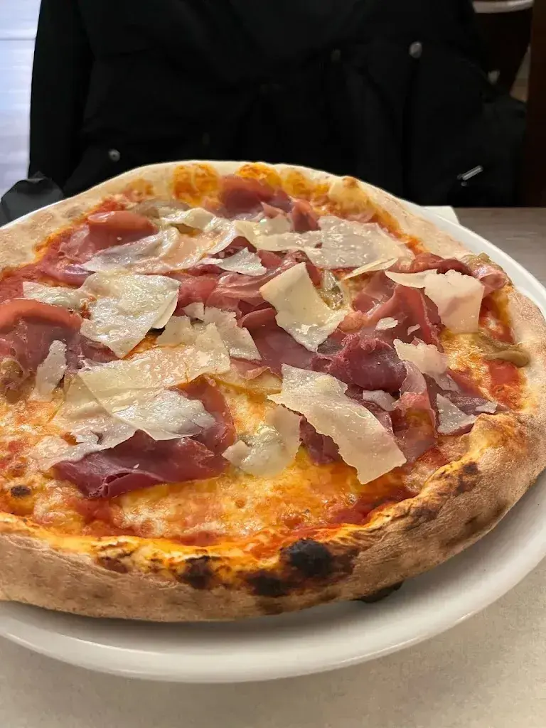 Elina Chiara Sophia Bründler_Allmendhof_Thun_reseña