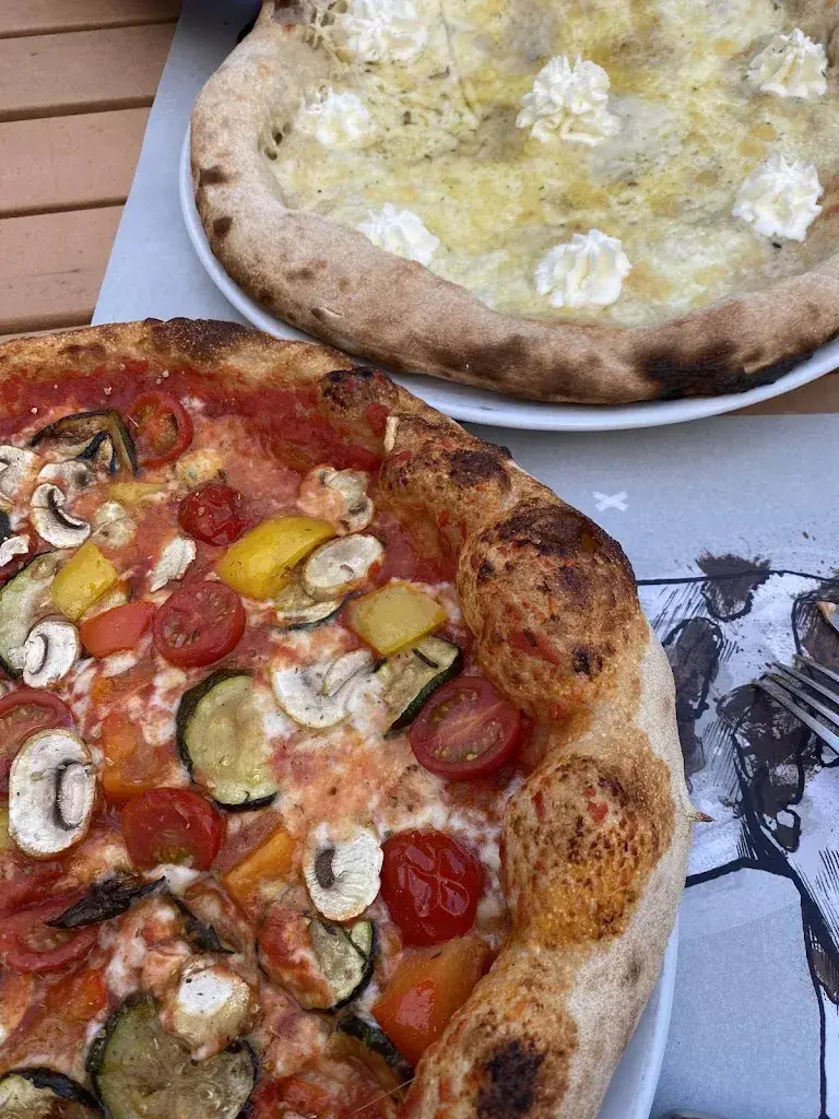 Nora Alali_Pizzeria Bären_Hasliberg_review