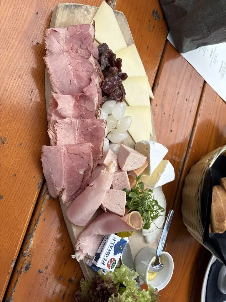 Robert Ruh_Altes Tramdepot Brauerei Restaurant_Bern_avis