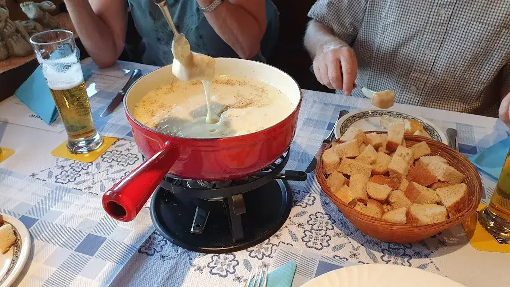 Micky_RESTAURANT SCHWARZHORN_Eischoll_avis